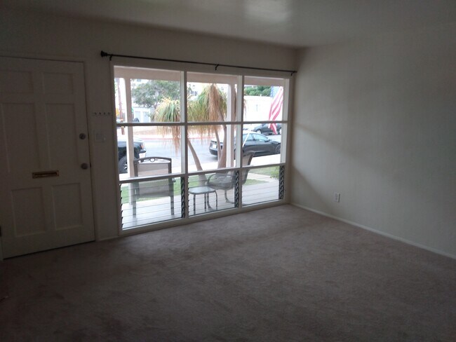 Building Photo - 4851 Iroquois Ave