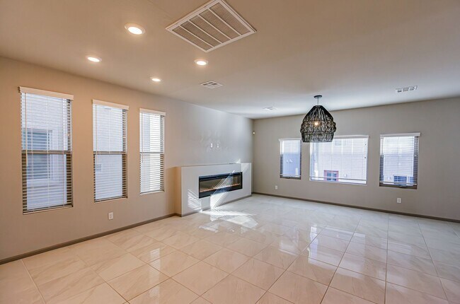 Building Photo - Rooftop Balcony