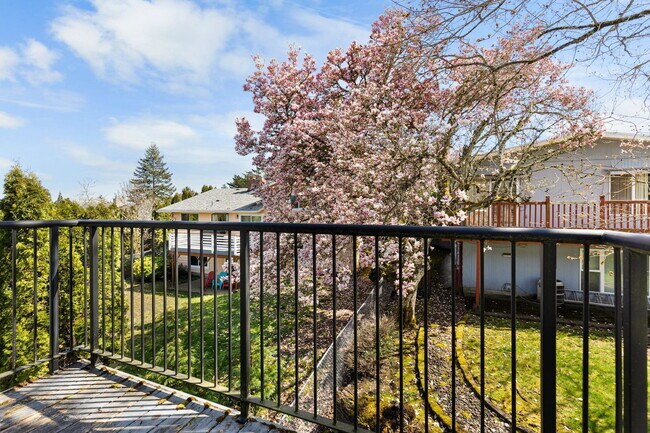 Building Photo - 9746 SW 34th Pl