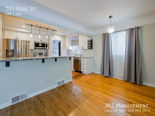 Building Photo - 203 Pare St