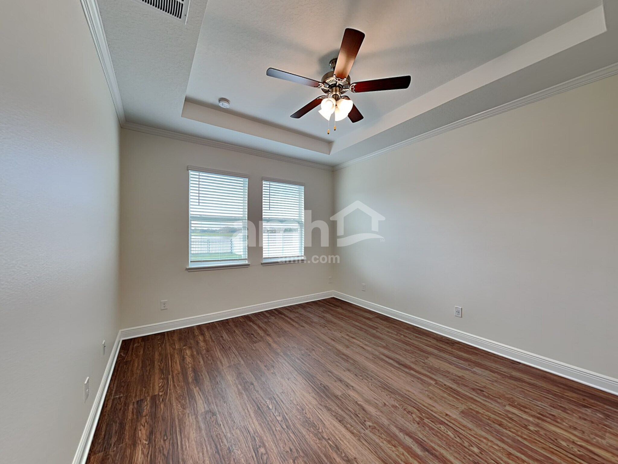 Building Photo - 1058 Sky Lks Dr