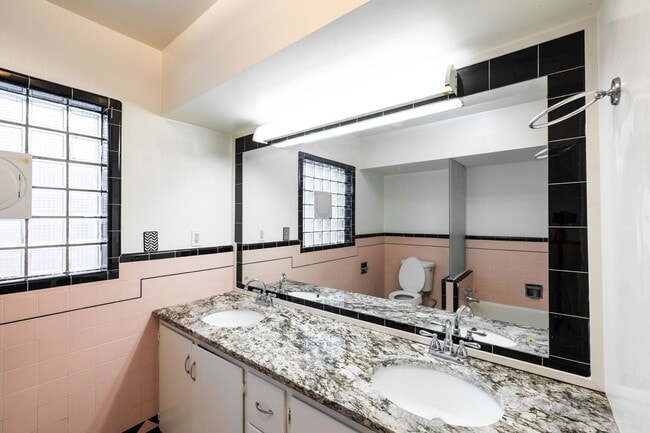 Building Photo - R134IC