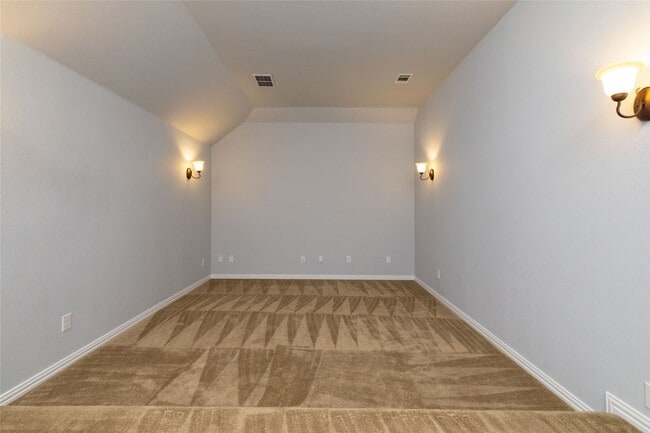 Building Photo - 305 Dorset Ct