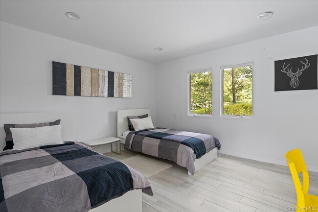 Building Photo - 5 Lakewood Ln