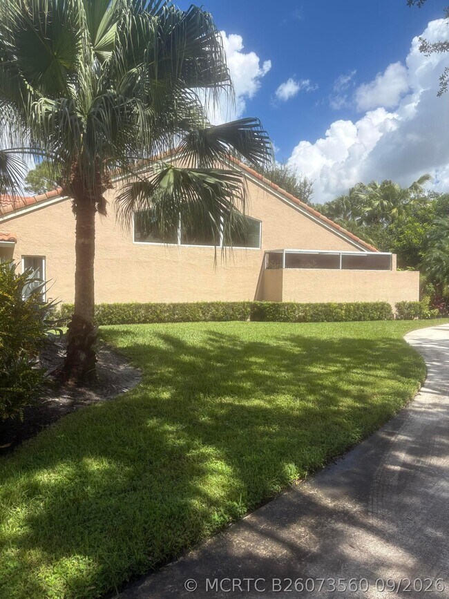 Building Photo - 1604 Rosewood Way