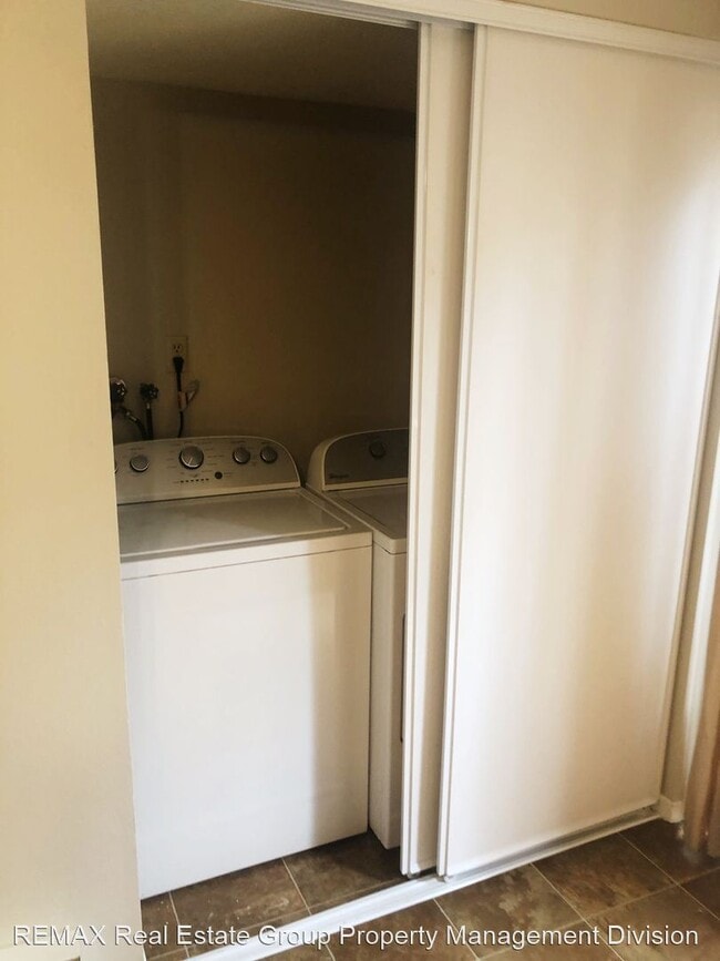 Building Photo - 2 br, 1 bath House - 749 Alexander Rd. Unit B