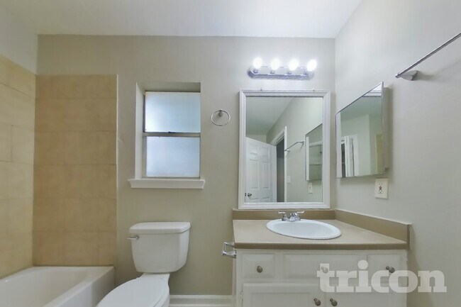 Building Photo - 3103 Kelling St