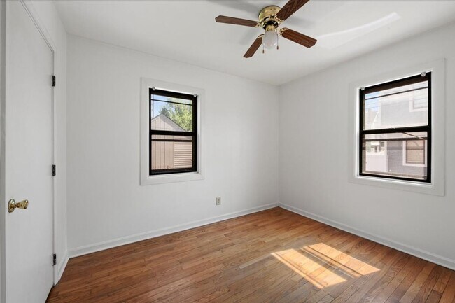 Building Photo - 306-306 E 19th St