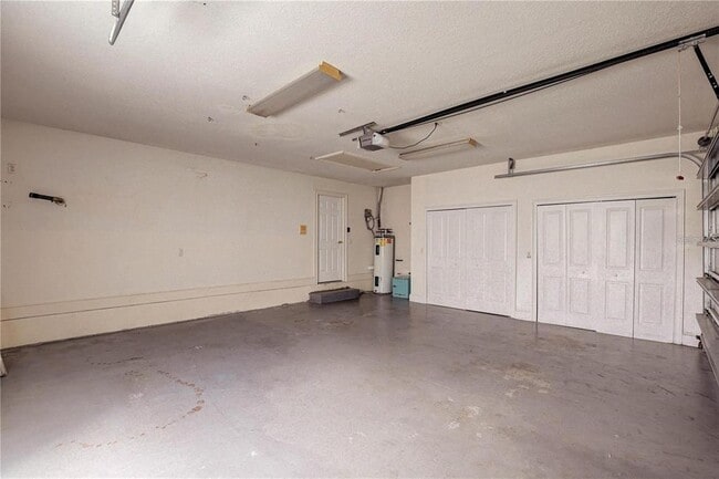 Building Photo - 2208 Hampstead Ct