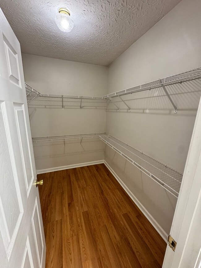 Building Photo - Comfortable 2-Bed, 2-Bath Home