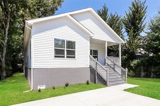 Building Photo - 774 Dillard St