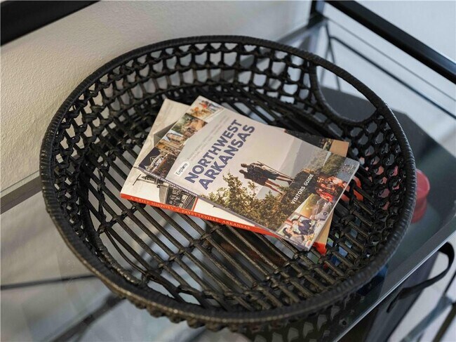 Building Photo - 352 W 5th St