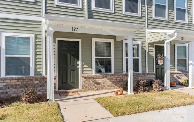 Building Photo - 127 Villa Ln