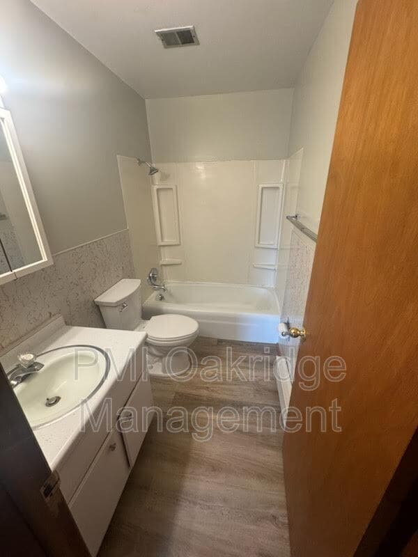 Building Photo - 707 N Center St