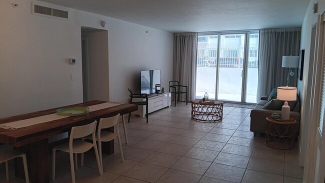 Building Photo - 3001 S Ocean Dr