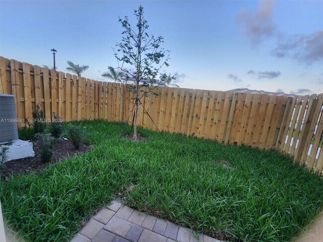 Building Photo - 2429 SE 28th Dr