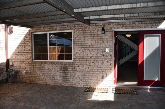 Building Photo - 2316 Shadowdale Dr