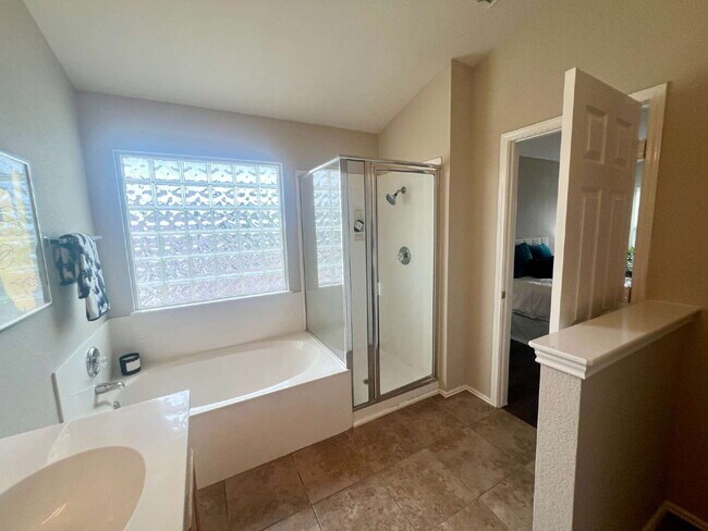 Building Photo - Kyle: Plum Creek Subdv
