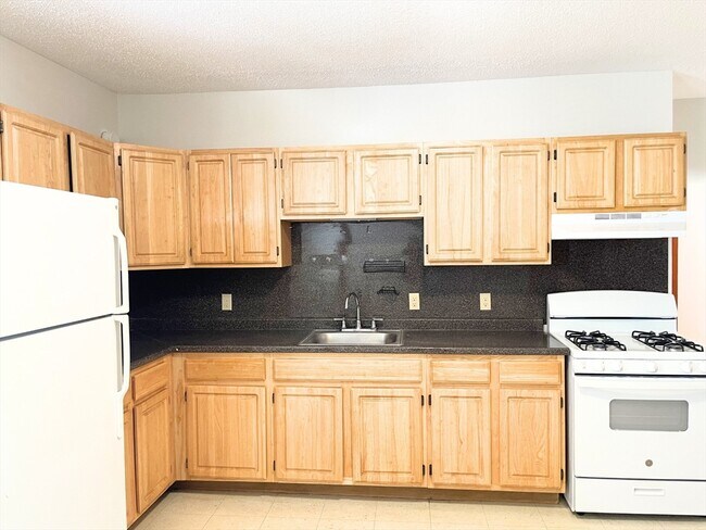 Building Photo - 25 Bennett St