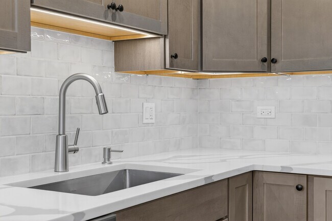 Building Photo - 500 Colgate Ct