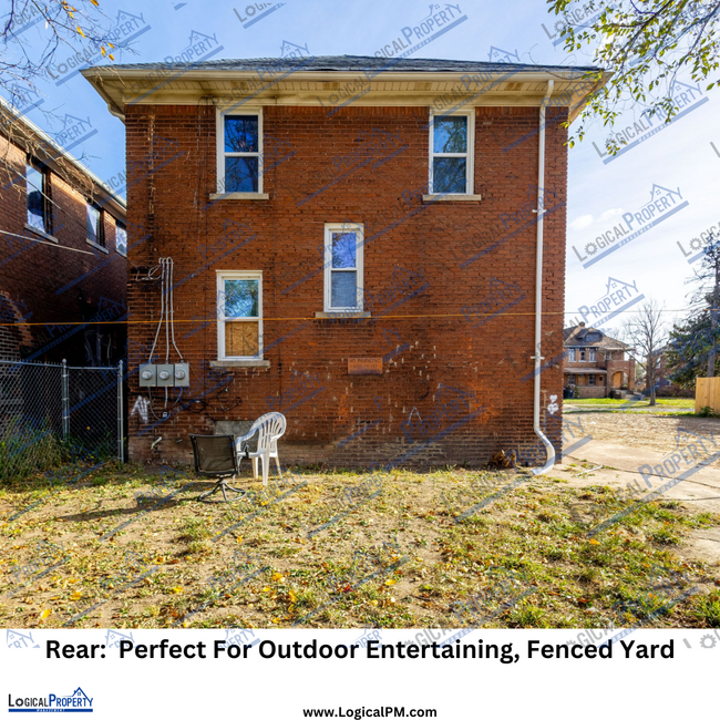 Building Photo - 1/1Upper Unit: Stove, Fridge, Fenced Yard ...