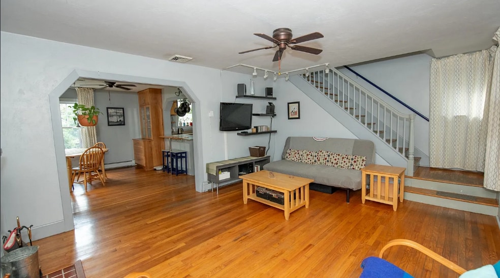 Primary Photo - 422 Harper Ave