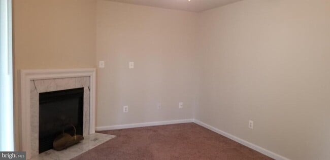 Building Photo - 5503 Sacramento Mews Pl