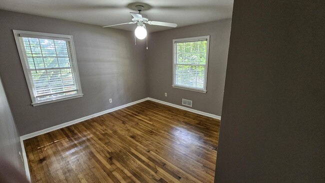 Building Photo - 1100 Willivee Dr