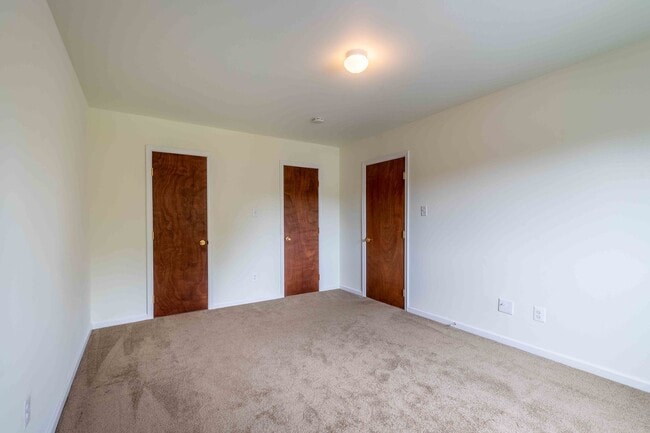 Building Photo - Private 2 Bedroom 1 Bath Condo in Goshen V...