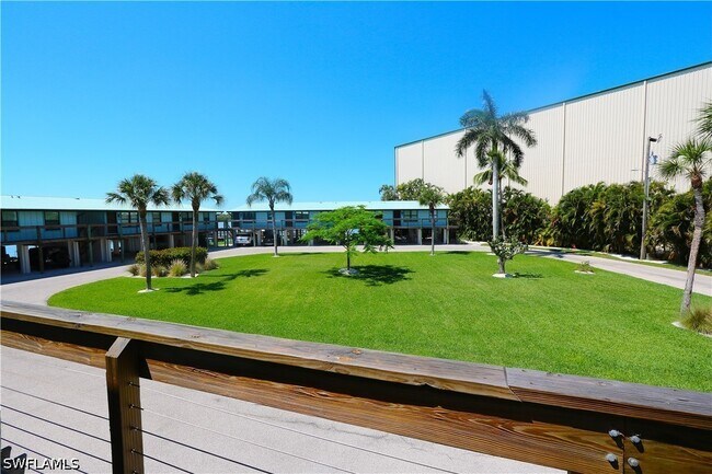 Building Photo - 611 E Palm Ave