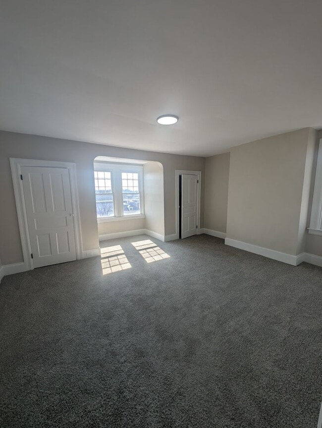 Building Photo - Newly Renovated 2 Bed, 1 Bath Home in Crafton -- AVAILABLE NOW!