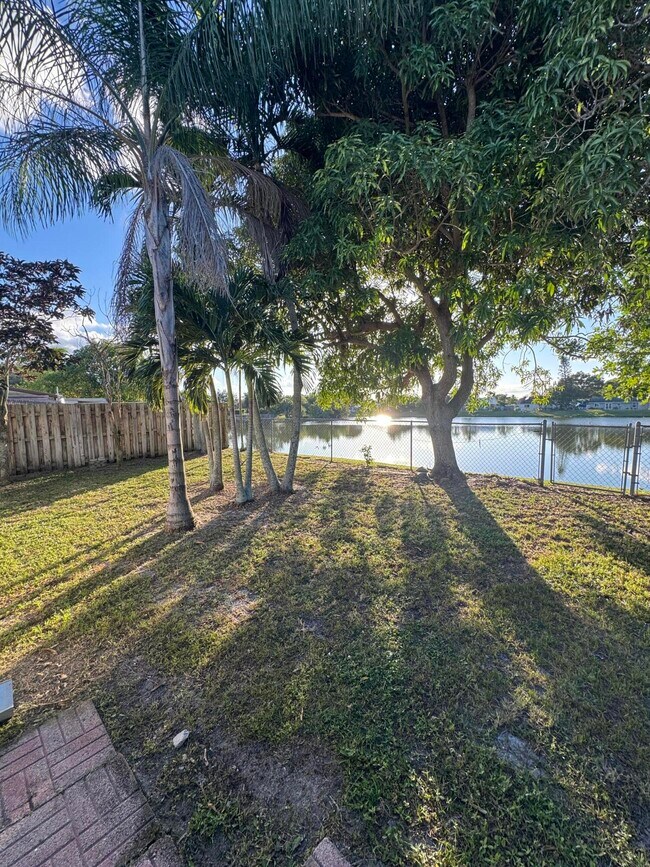 Building Photo - 1371 Thornbank Ln