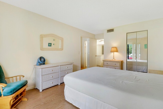 Building Photo - 2703 SW Matheson Ave