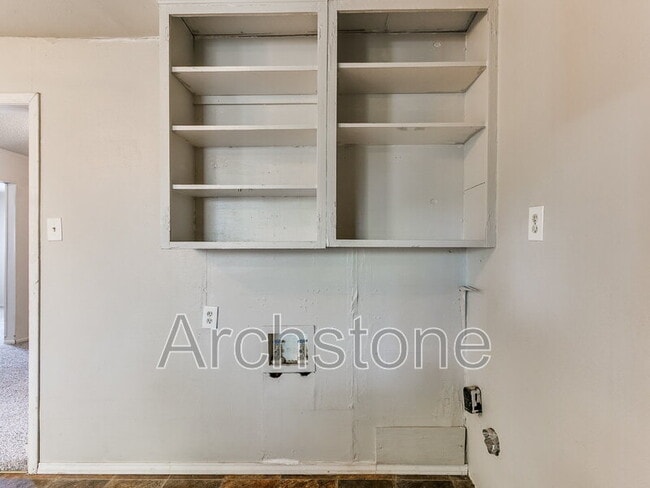 Building Photo - 527 E Boeing Dr