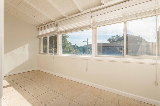 Building Photo - 6252 Commodore Sloat Dr