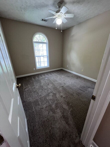 Building Photo - Arnell Lane