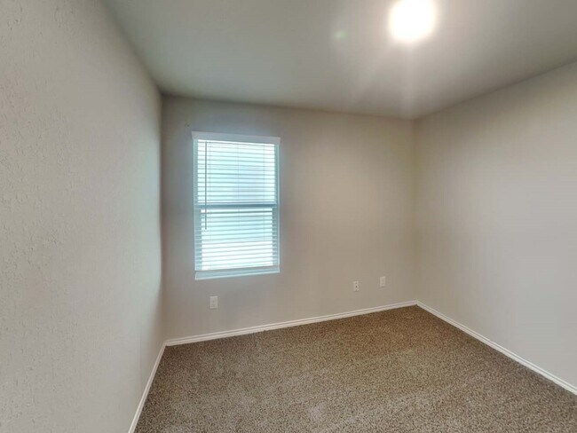 Building Photo - 10511 Varmus Dr