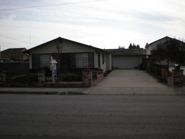 Building Photo - 642-650 Folsom Ave