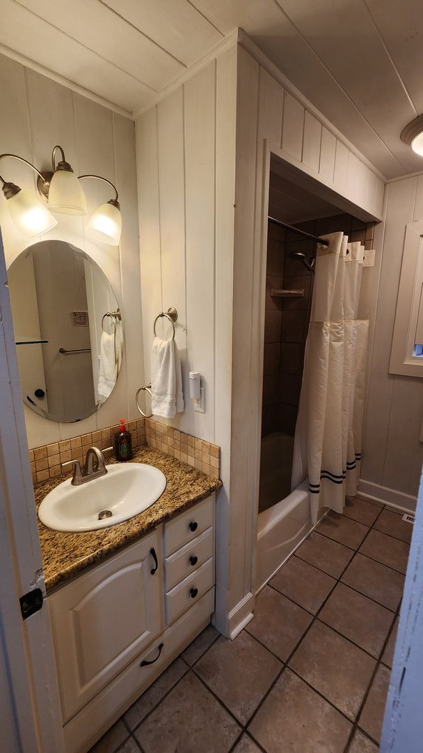 Building Photo - Beautiful Boulder Creek Redwood Home!