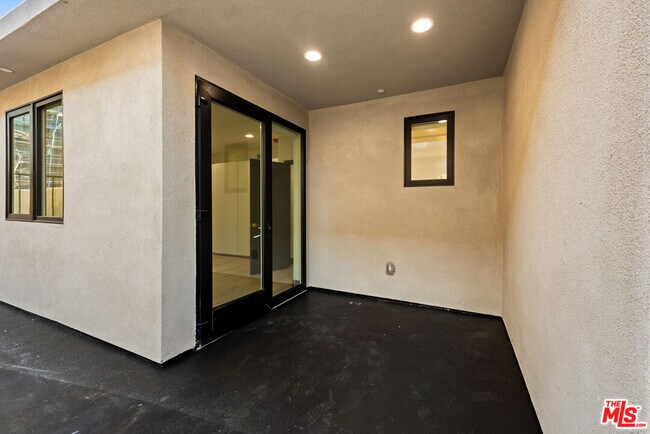 Building Photo - 118 Orlando Ave