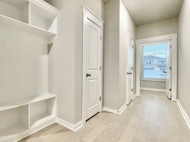 Building Photo - 2415 Lakey Cv