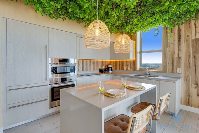 Building Photo - 4010 S Ocean Dr