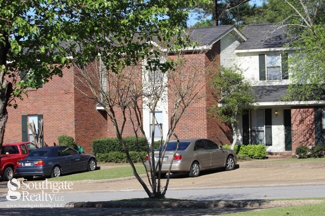 Building Photo - Woodshire Duplexes & Townhomes