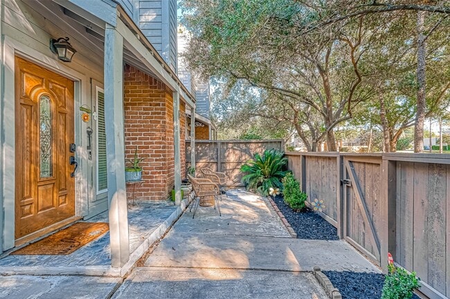 Building Photo - 11733 Lakeside Pl Dr