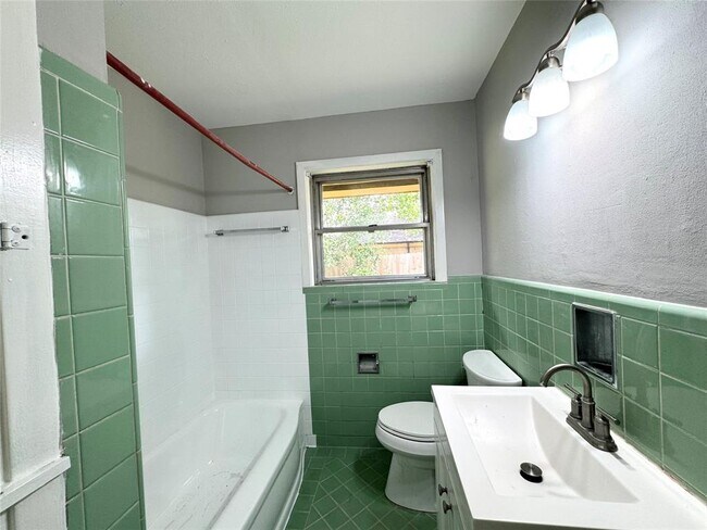Building Photo - 7905 Turquoise Ln