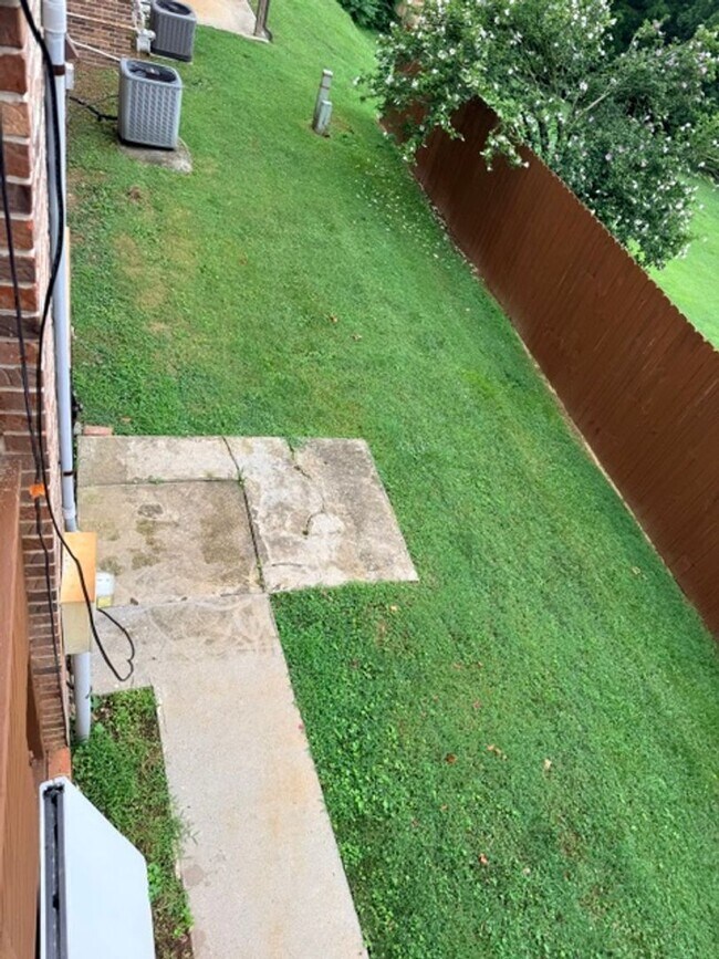 Building Photo - Maryville City 37804 - 4 bedroom, 3 bath Townhome - Contact Troy Adams (865) 233-6949