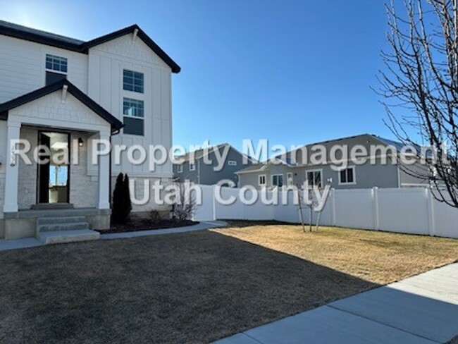 Building Photo - Large Home on Arrowhead Trail