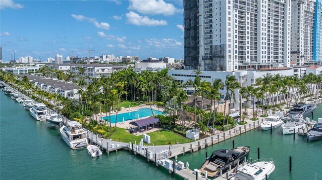 Building Photo - 1900 Sunset Harbour Dr