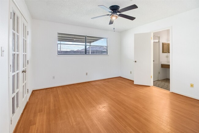 Building Photo - 2417 Hedgerose Ln
