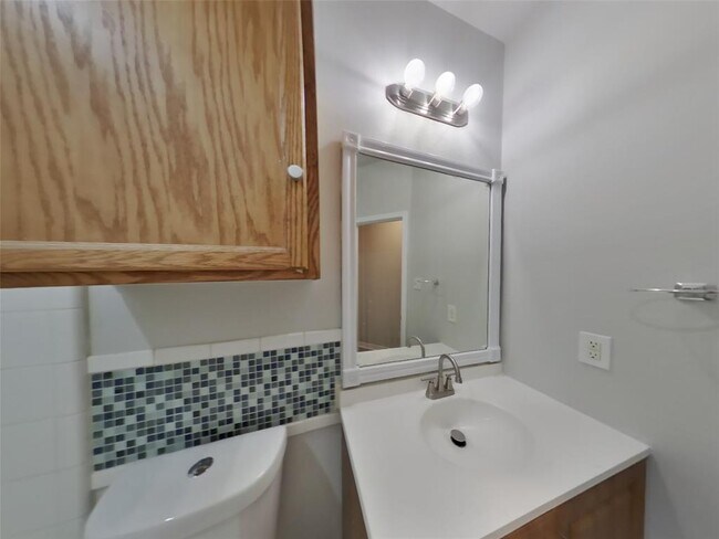 Building Photo - 11602 Morgan's Point St